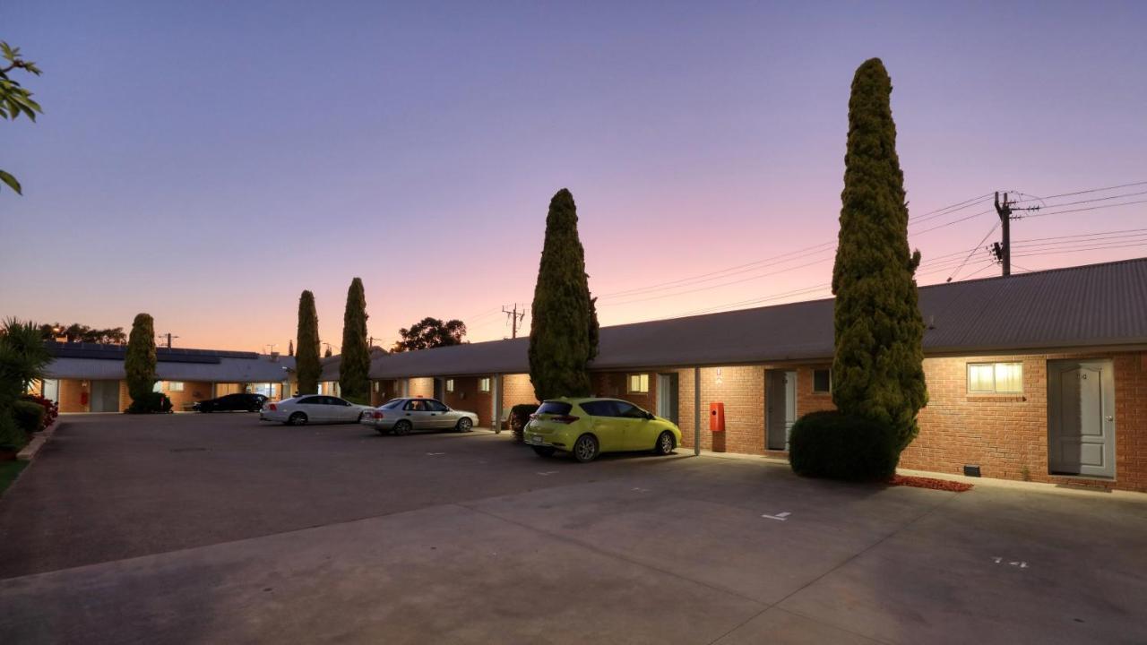 Glider Motel 4*