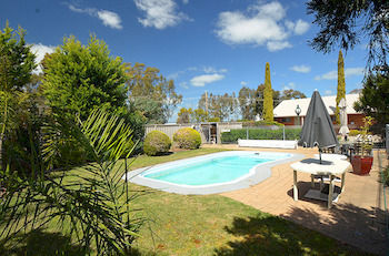 Glider Motel 4*