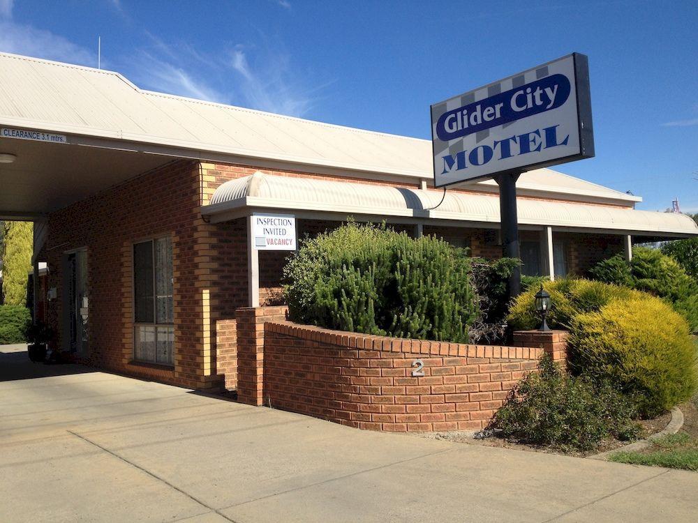 Glider Motel 4*